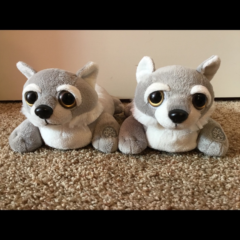 Howling wolf slippers